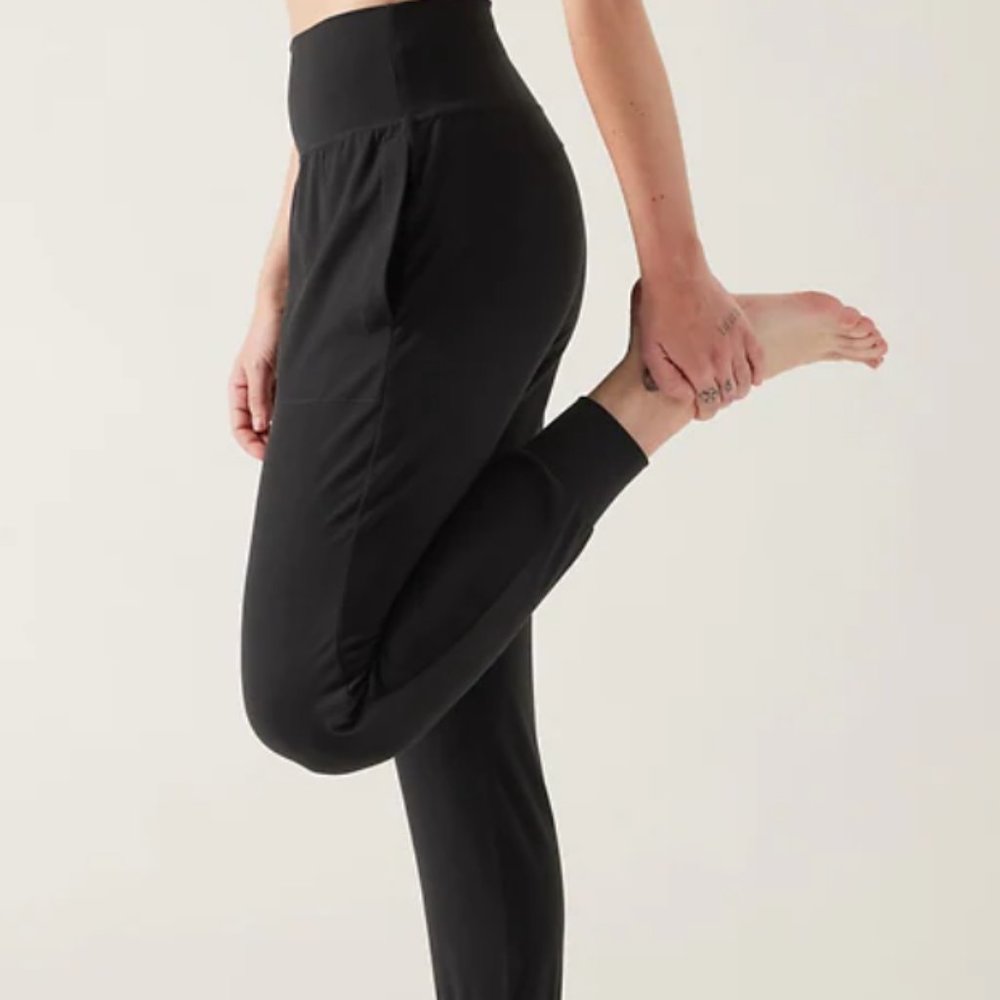 Athleta Salutation Jogger Black - Medium